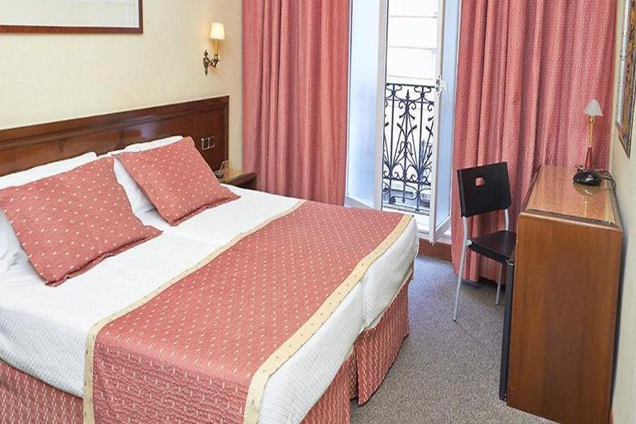 Carlos V Hotel Madrid