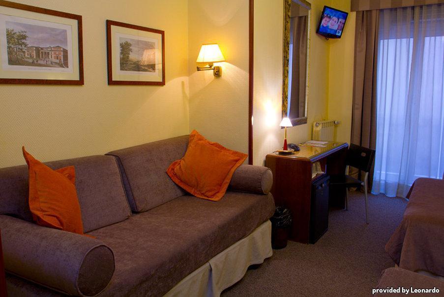 Carlos V Hotel 3*