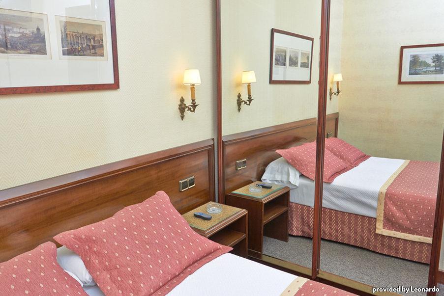 Carlos V Hotel 3*